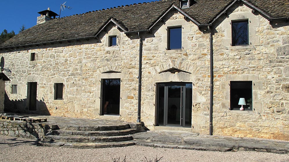 Stores fenetres verandas technal a Mende, Lozere et à Millau, Aveyron : Severac Aluminium.