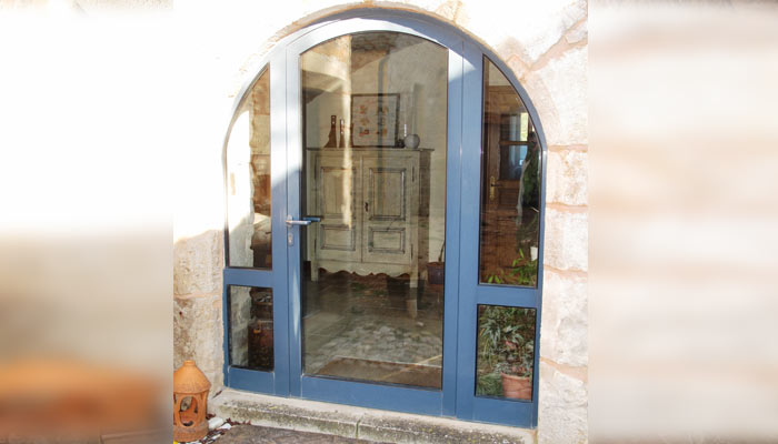 Vente et pose de portes d'entrées sur Millau, Rodez, Severac, Aveyron : Severac Aluminium.